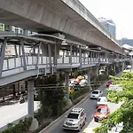 Chung cư 70 m² 2 phòng ngủ, 1 phòng tắm riêng ở Sukhumvit
