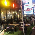 Glad Bangkok Hostel Bar & Restaurant