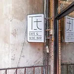 Thonglor Travellers Hostel And Cafe