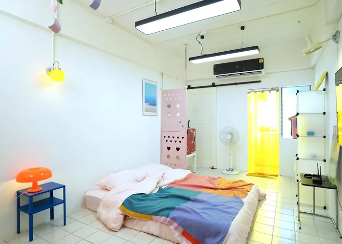 Modern Art Studio - Lat Phrao Near Mrt Mahat Thai