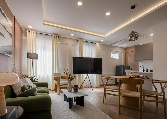 Whole Floor Penthouse, 3 Bedroom 3 Bath, Next To Metro Station