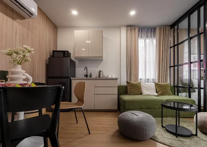 3 Bed 3 Bath / Luxury / 1 Min Walk To Bts Asok