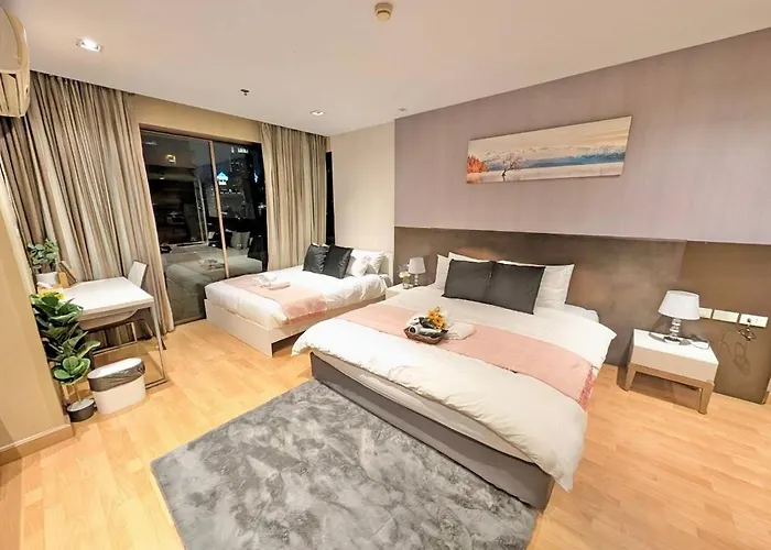 Spacious And Renovated 1-Bedroom 100M To Nana Bts - 55 Sqm