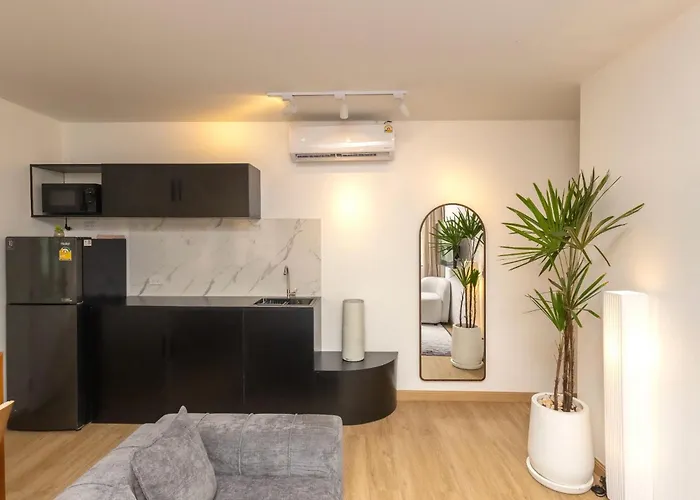 2 Bedrooms For 3 Guest Comfy Home At Heart Of Silom - 7A