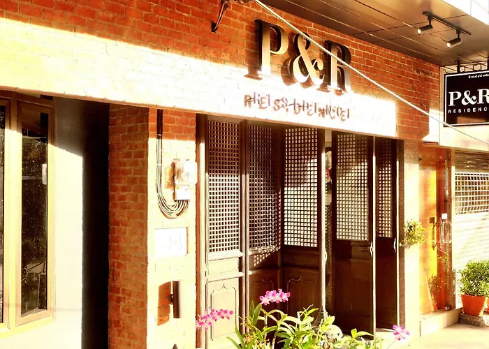 P And R Residence Siphaya Bangkok
