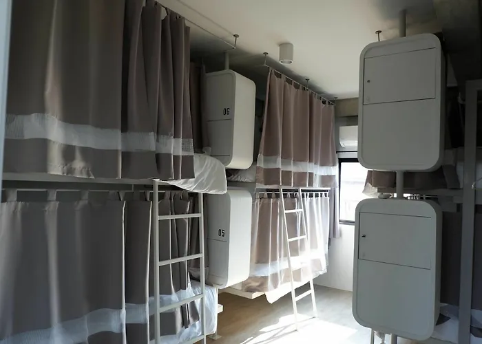 Bedspread Hostel - Adults Only