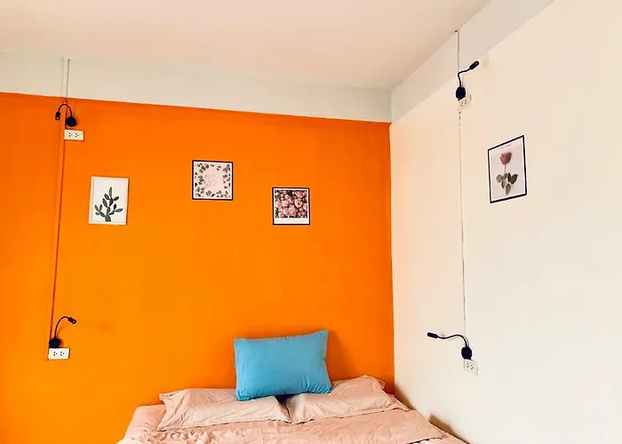 Tia Thai Hostel