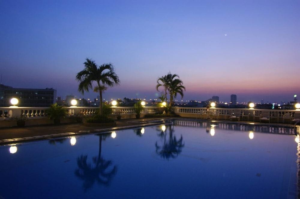 Hotel Niran Grand 4*