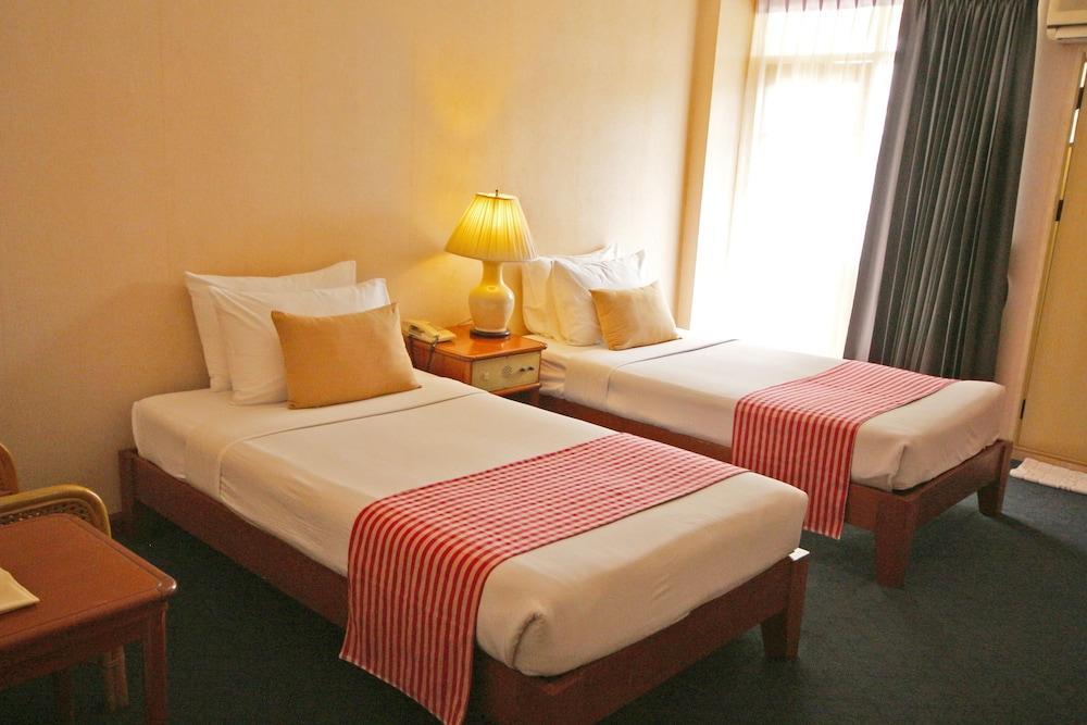 12pm Hotell