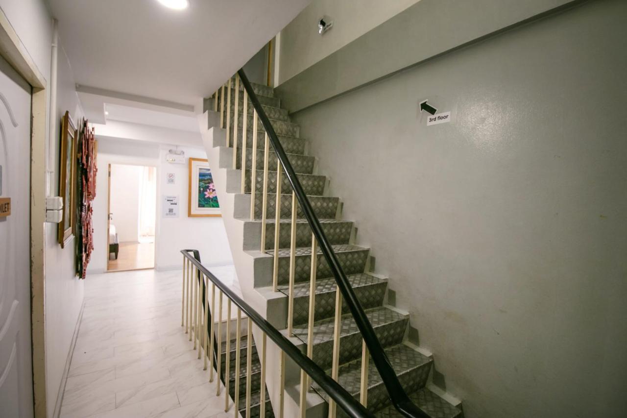 Khách sạn Oyo 568 Art Hua Lamphong 2*