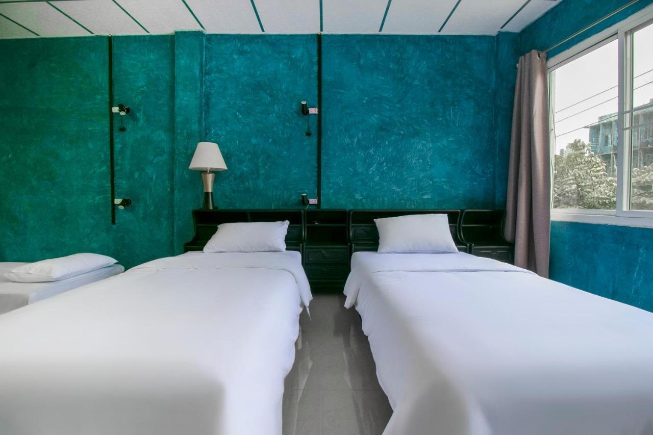 Oyo 1158 Thestaycafe Hotel 2*
