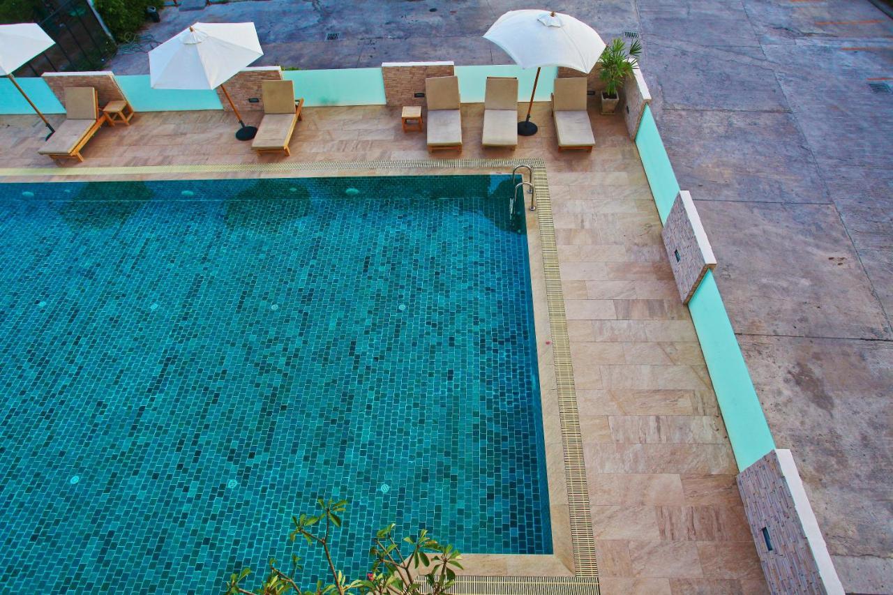 Leenova Place Hotell