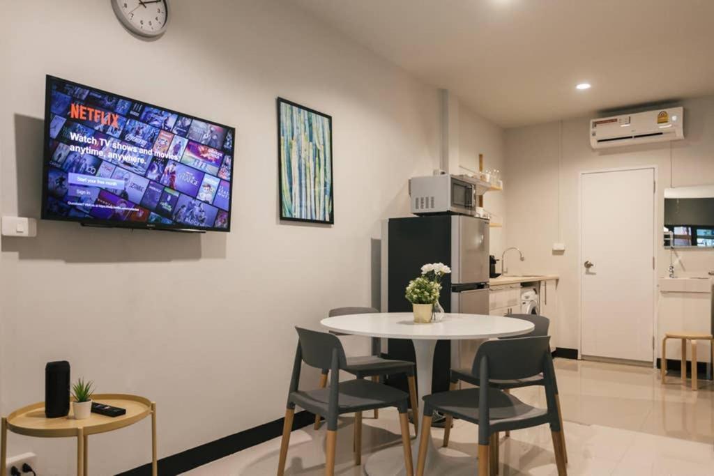 Leilighet S2 Silom Large 4-6 Guests Full Kitchen Wifi