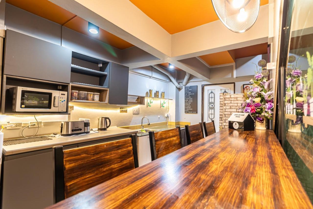 Hostal Snoozzze ใกล้รถไฟฟ้า ย่านบางรัก (adults Only) *