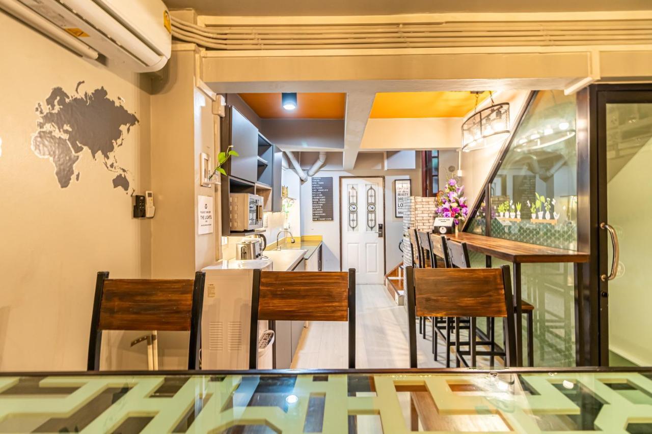 Snoozzze ใกล้รถไฟฟ้า ย่านบางรัก (adults Only) Hostal Bangkok