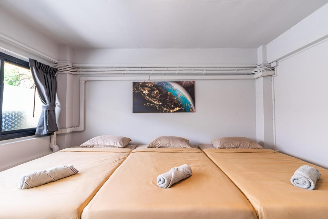 Snoozzze ใกล้รถไฟฟ้า ย่านบางรัก (adults Only) Hostal Bangkok