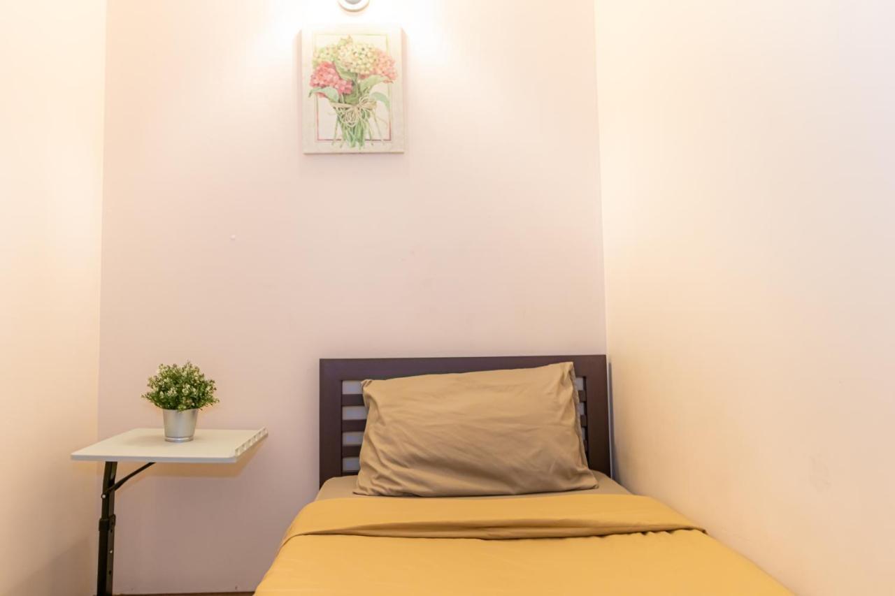 Hostal Snoozzze ใกล้รถไฟฟ้า ย่านบางรัก (adults Only) *