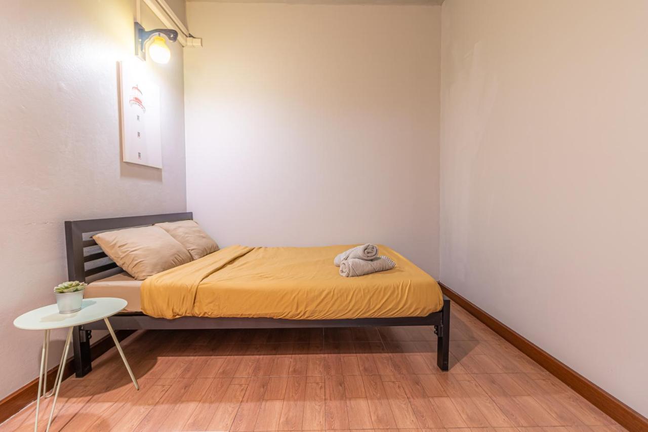 Hostal Snoozzze ใกล้รถไฟฟ้า ย่านบางรัก (adults Only) *