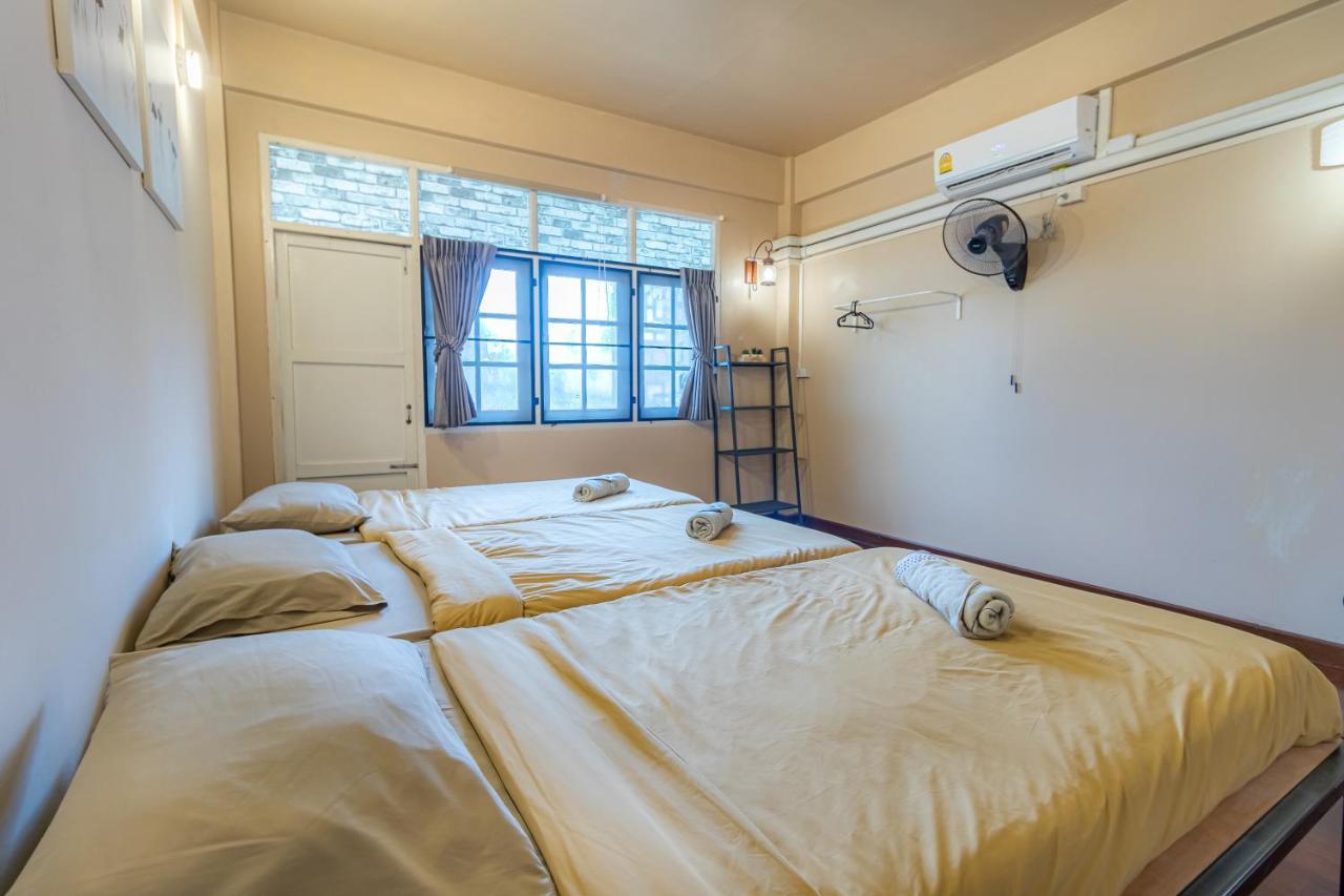 Hostal Snoozzze ใกล้รถไฟฟ้า ย่านบางรัก (adults Only)