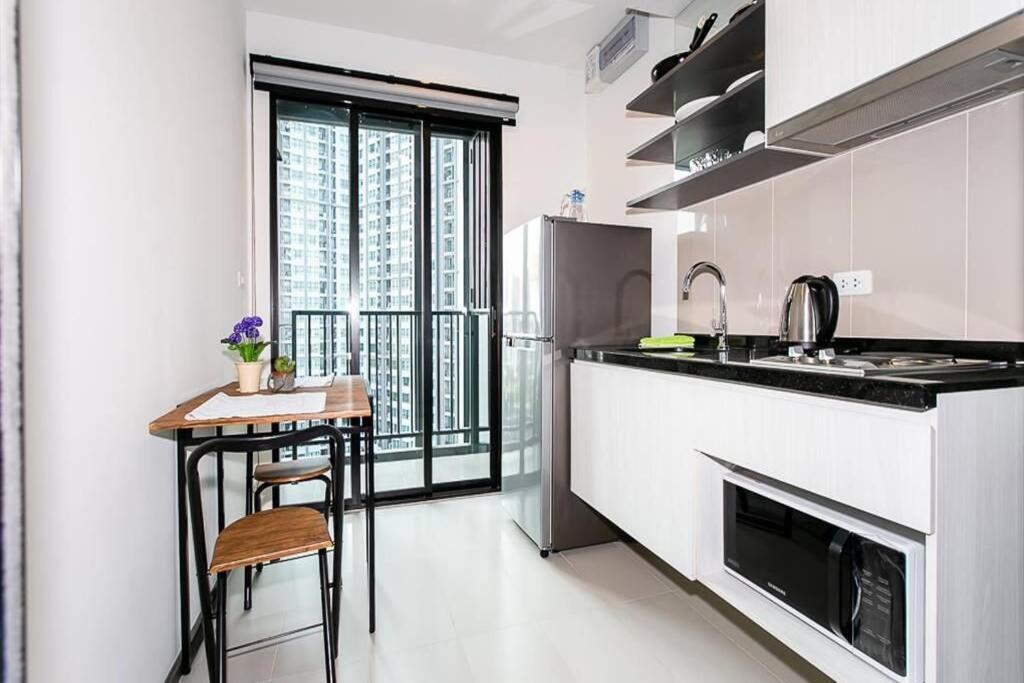 Apartamento The Base Park East - Sukhumvit 77