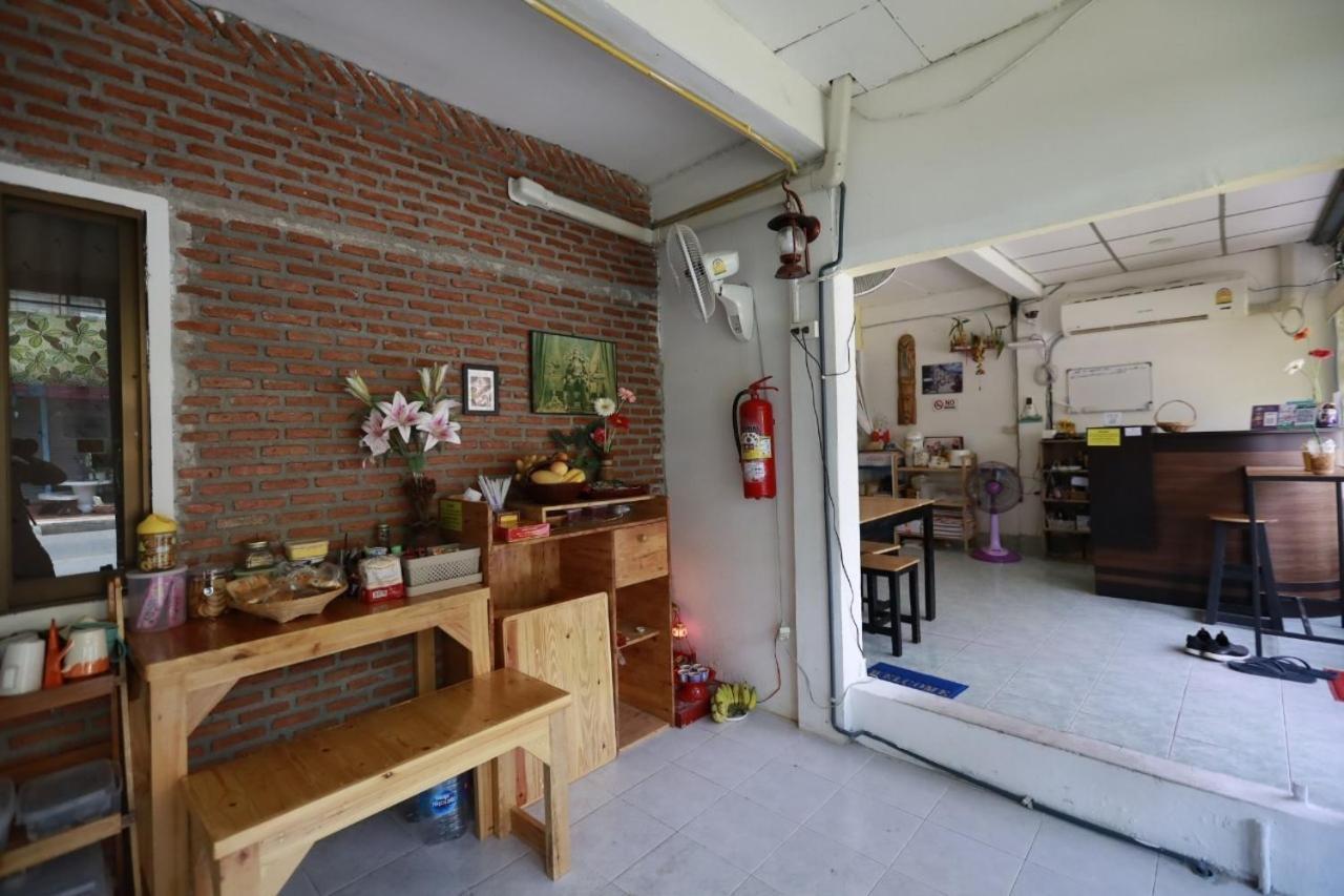Banana Donmuang Hostel *
