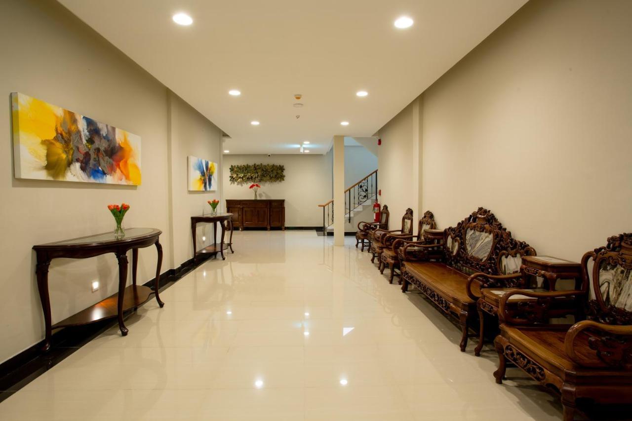 S Hotel, Navamin Khách sạn