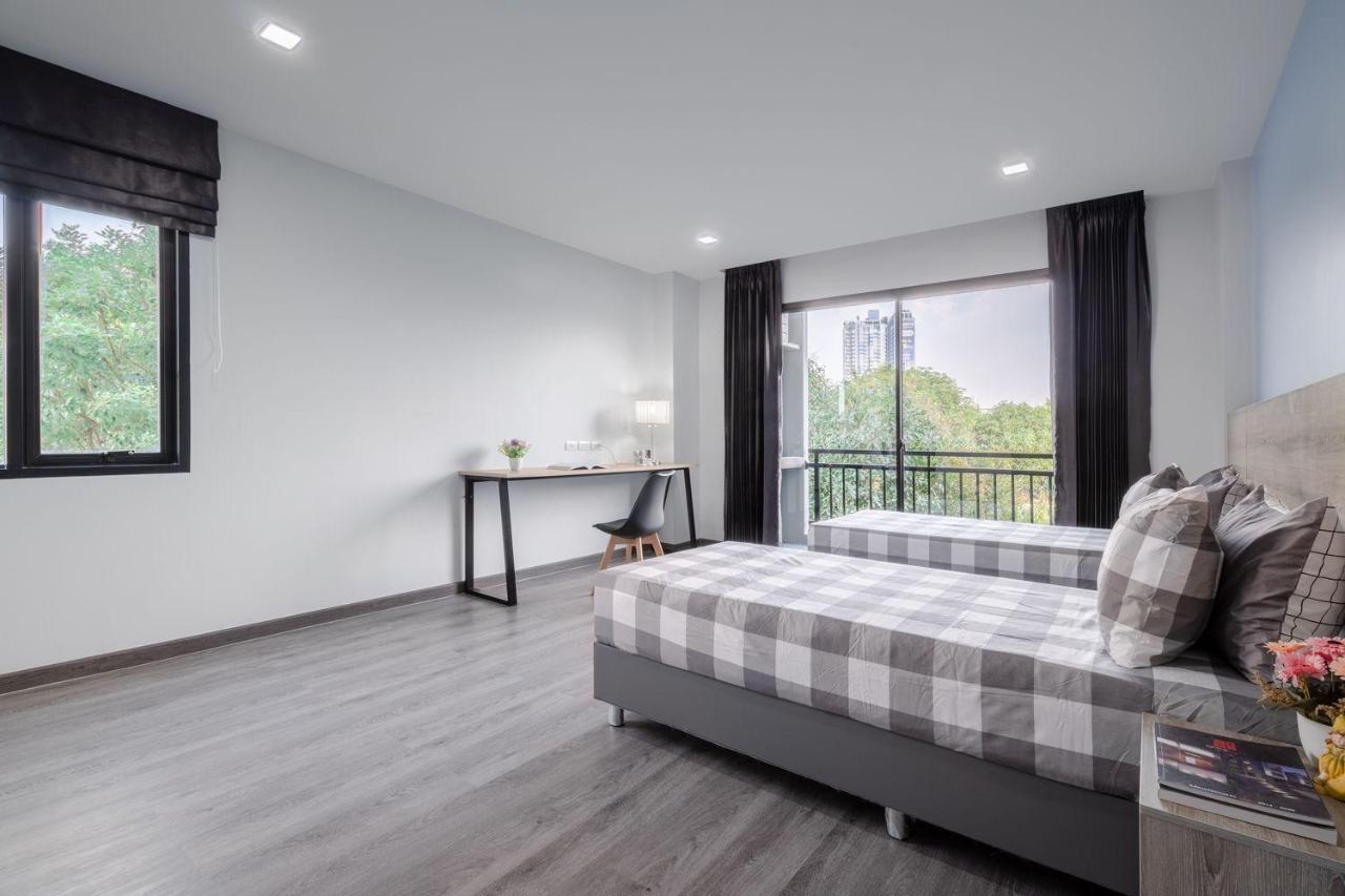 Apartment Aqua Residences: New Near Wutthakat Bts Station Bangkok