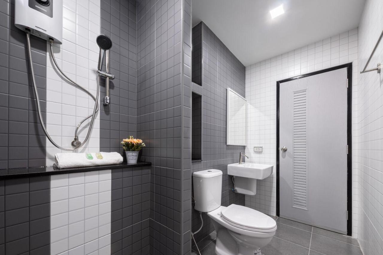 Aqua Residences: New Near Wutthakat Bts Station Apartment Bangkok