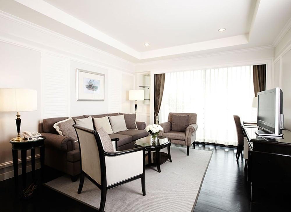 Cape House Langsuan Hotel