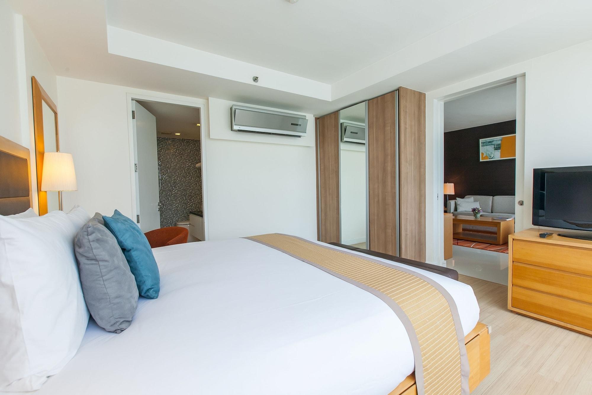 Oakwood Residencia Sukhumvit 24 Hotel