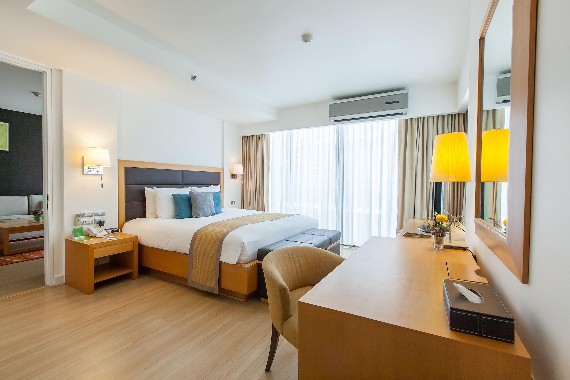 Oakwood Residencia Sukhumvit 24 Hotel
