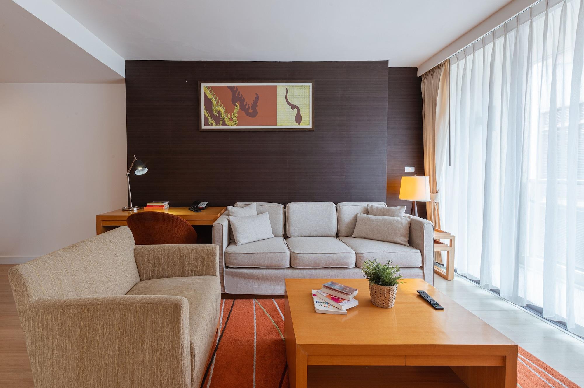 Oakwood Residencia Sukhumvit 24 Hotel