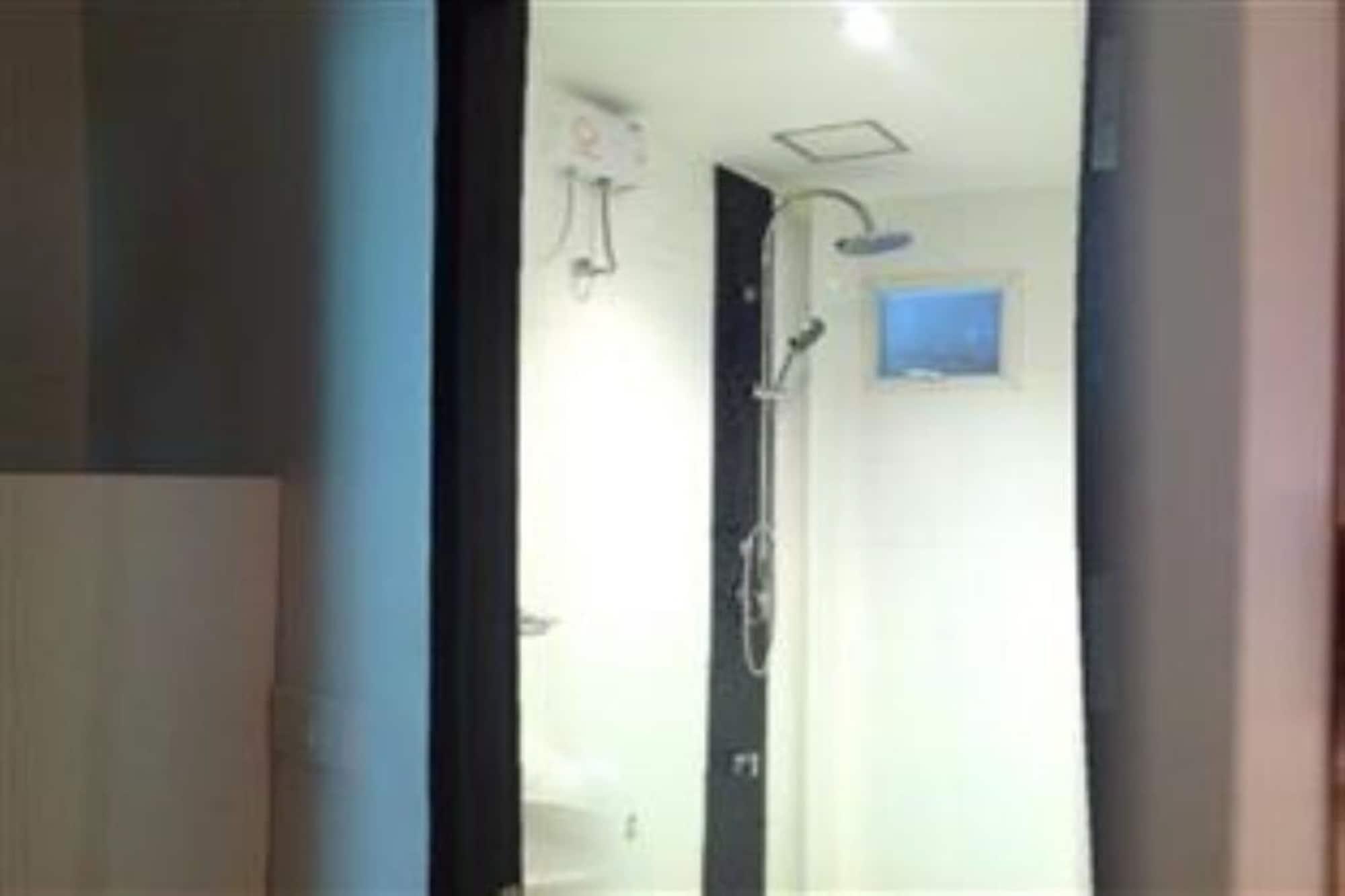 Hotel White House Asoke Sukhumvit 18 3*