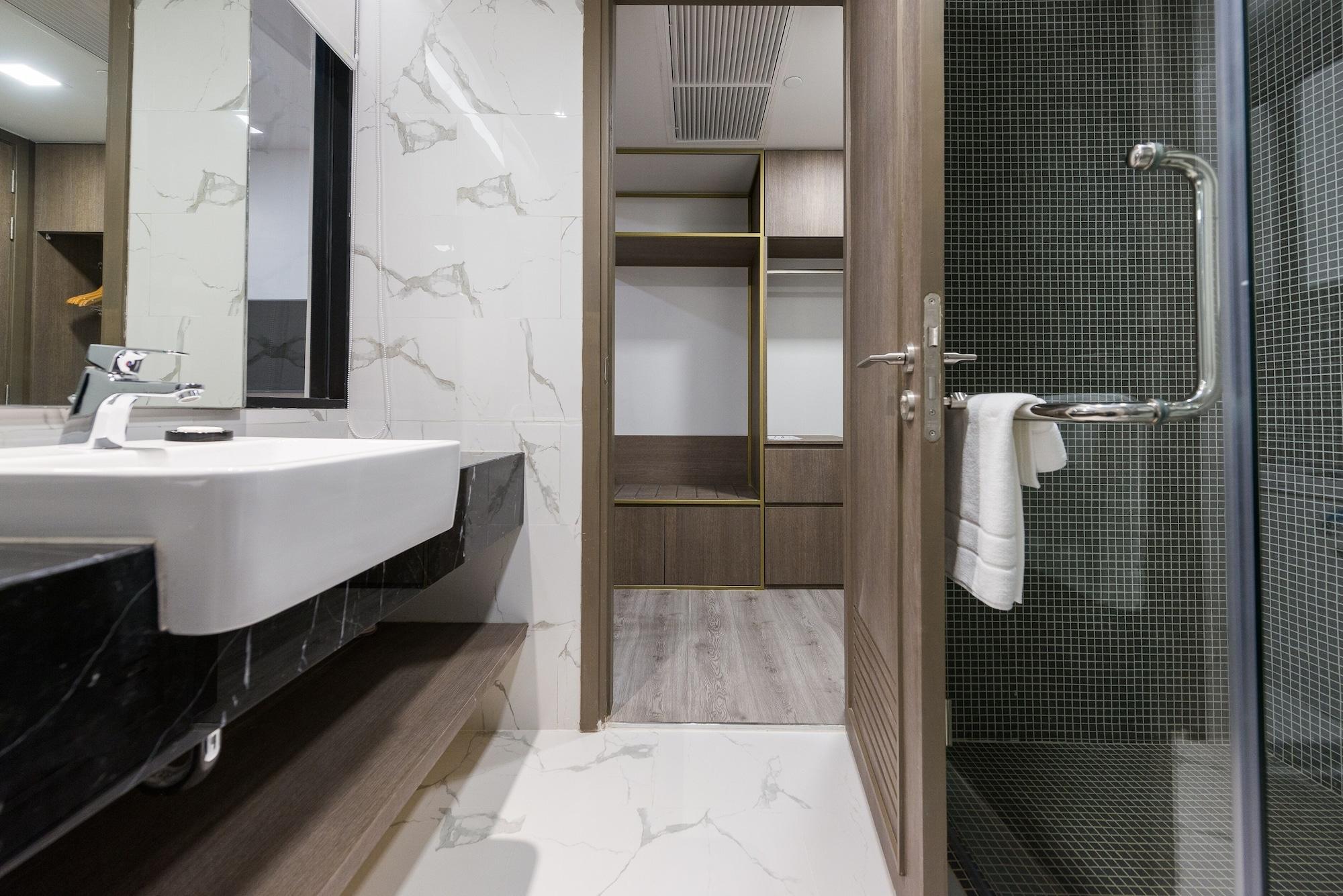 Maven Stylish Khách sạn 4*