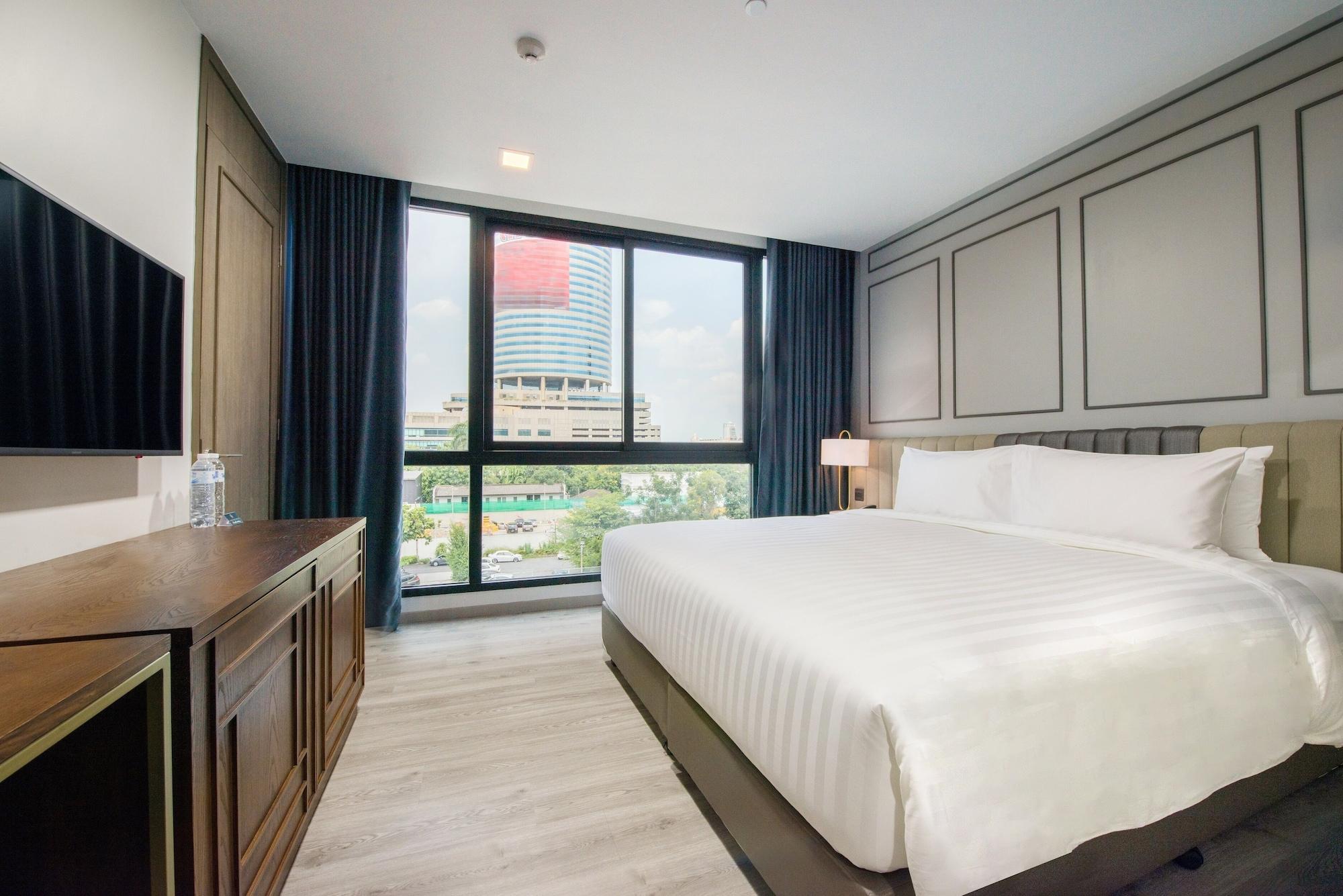 Khách sạn Maven Stylish 4*