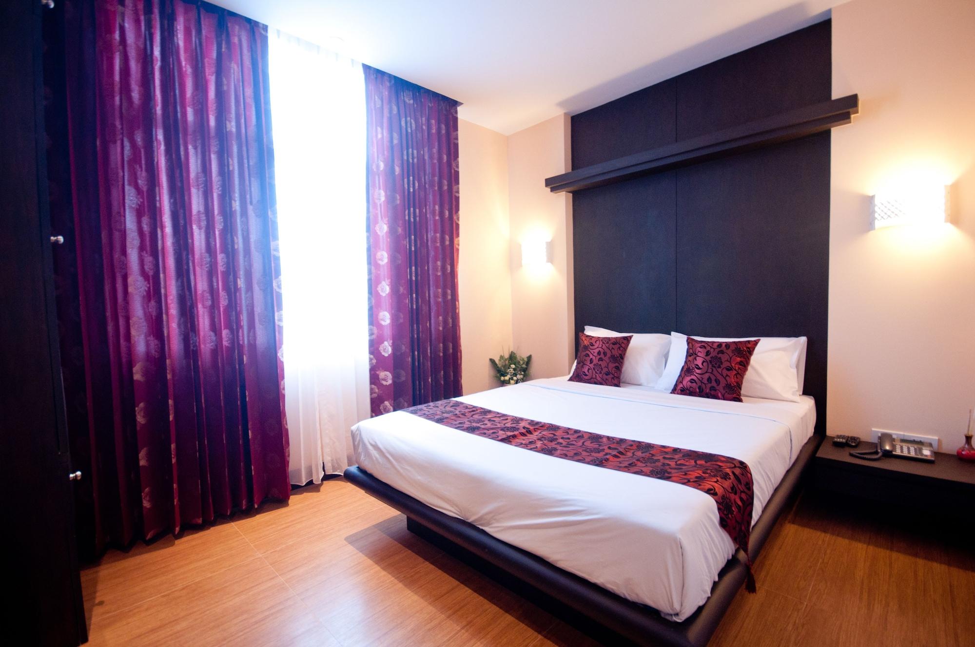 Siam Paradise Entertainment Complex Hotel 3*