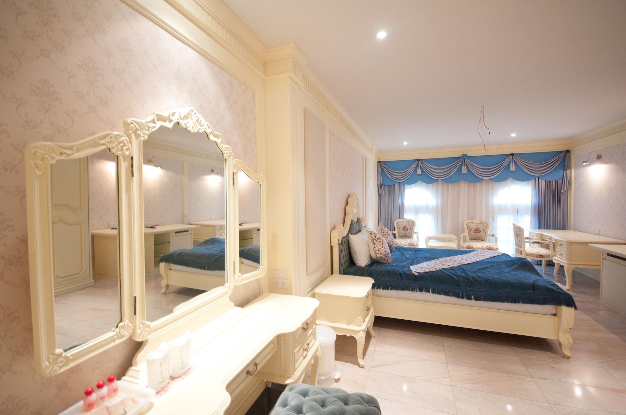 Siam Paradise Entertainment Complex Hotel Bangkok