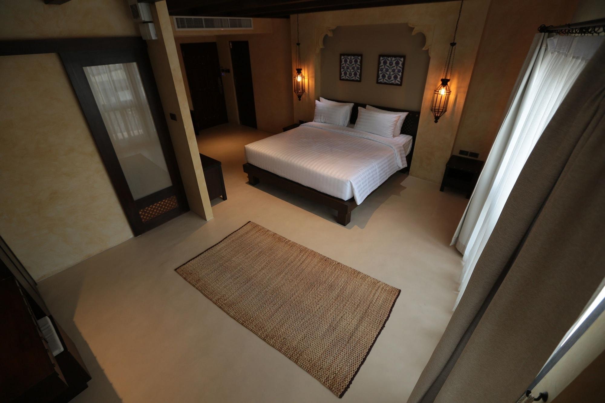 Dewan Hotel 3*