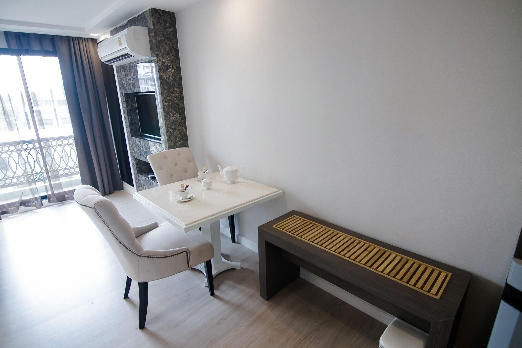 Hope Land Sukhumvit 8 Hotel 4*