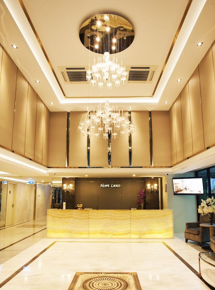 Hope Land Sukhumvit 8 4*