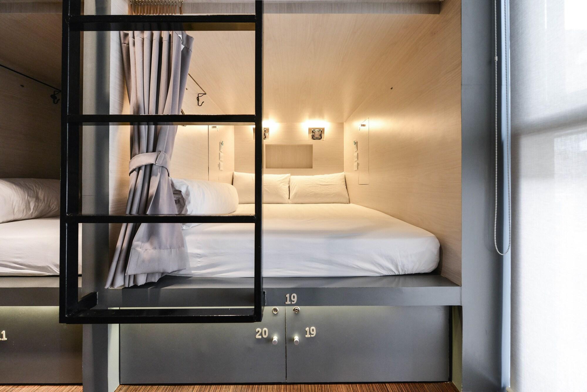 The Cube Silom Albergue *
