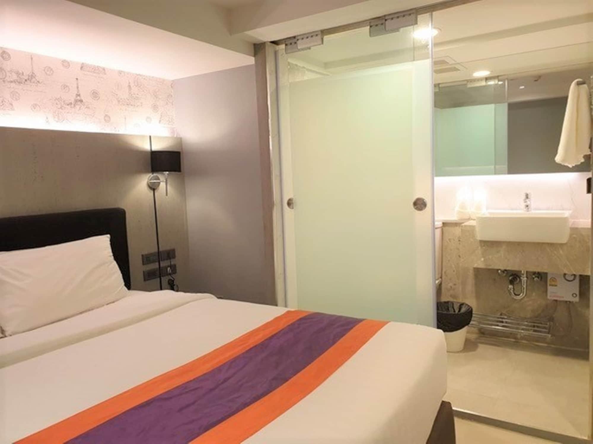 Ekamai Hotel
