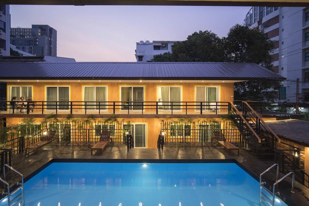 M - Mrt Huai Khwang Resort 3*