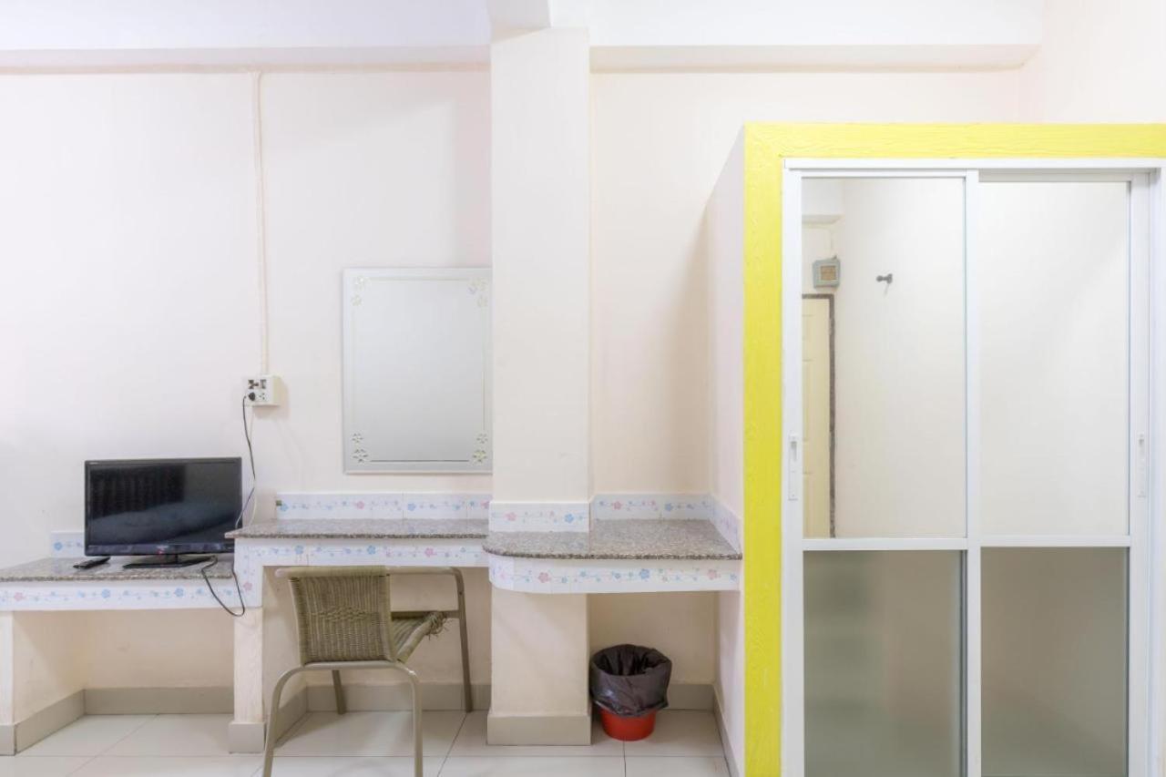 Khách sạn Oyo 75405 Ladda Place Bangkok