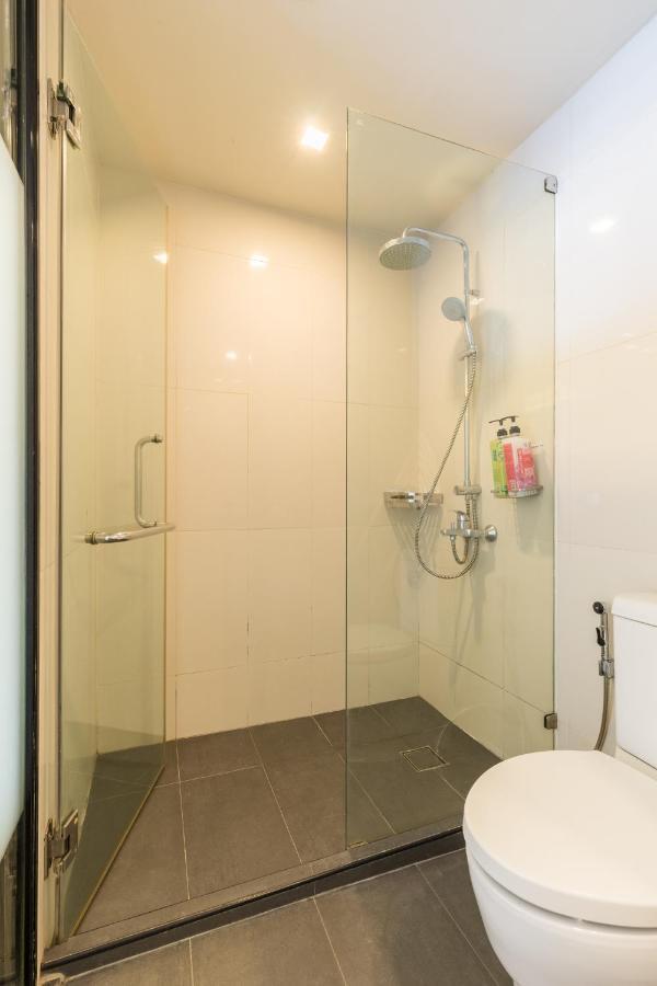 Stylish ,2beds, Free Wi-fi,netflix, Bts Asok, Sukhumvit Leilighet