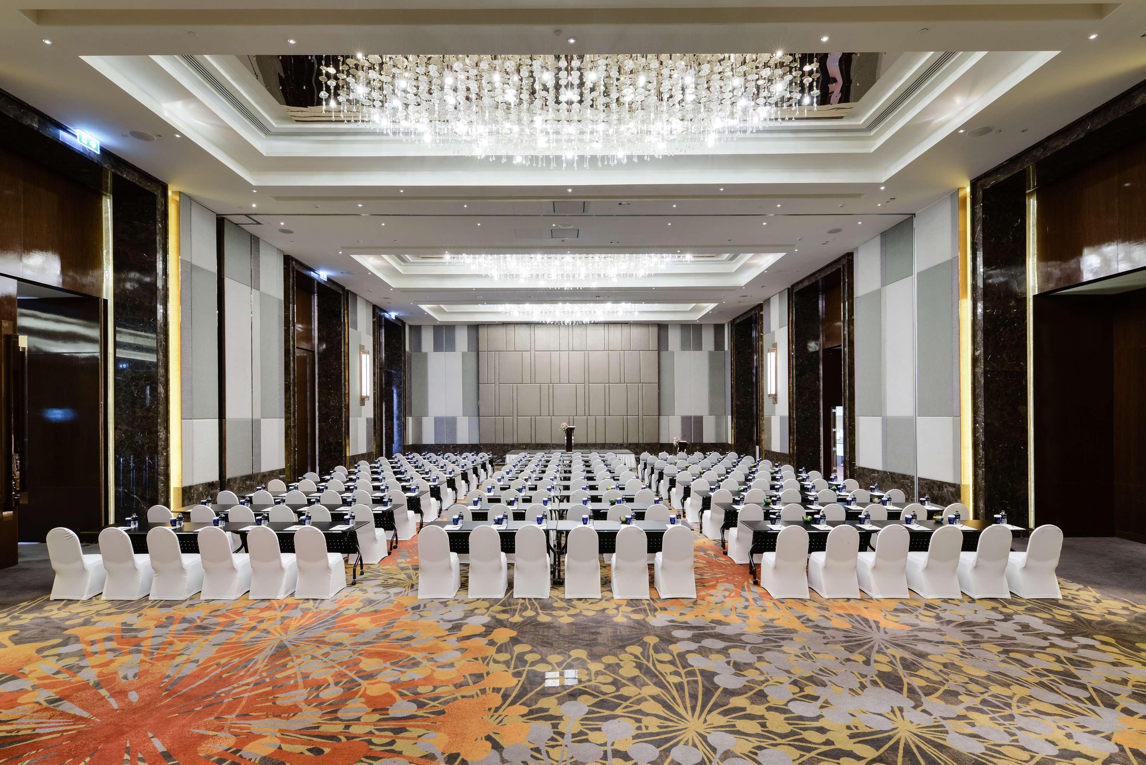 Radisson Blu Plaza 5*