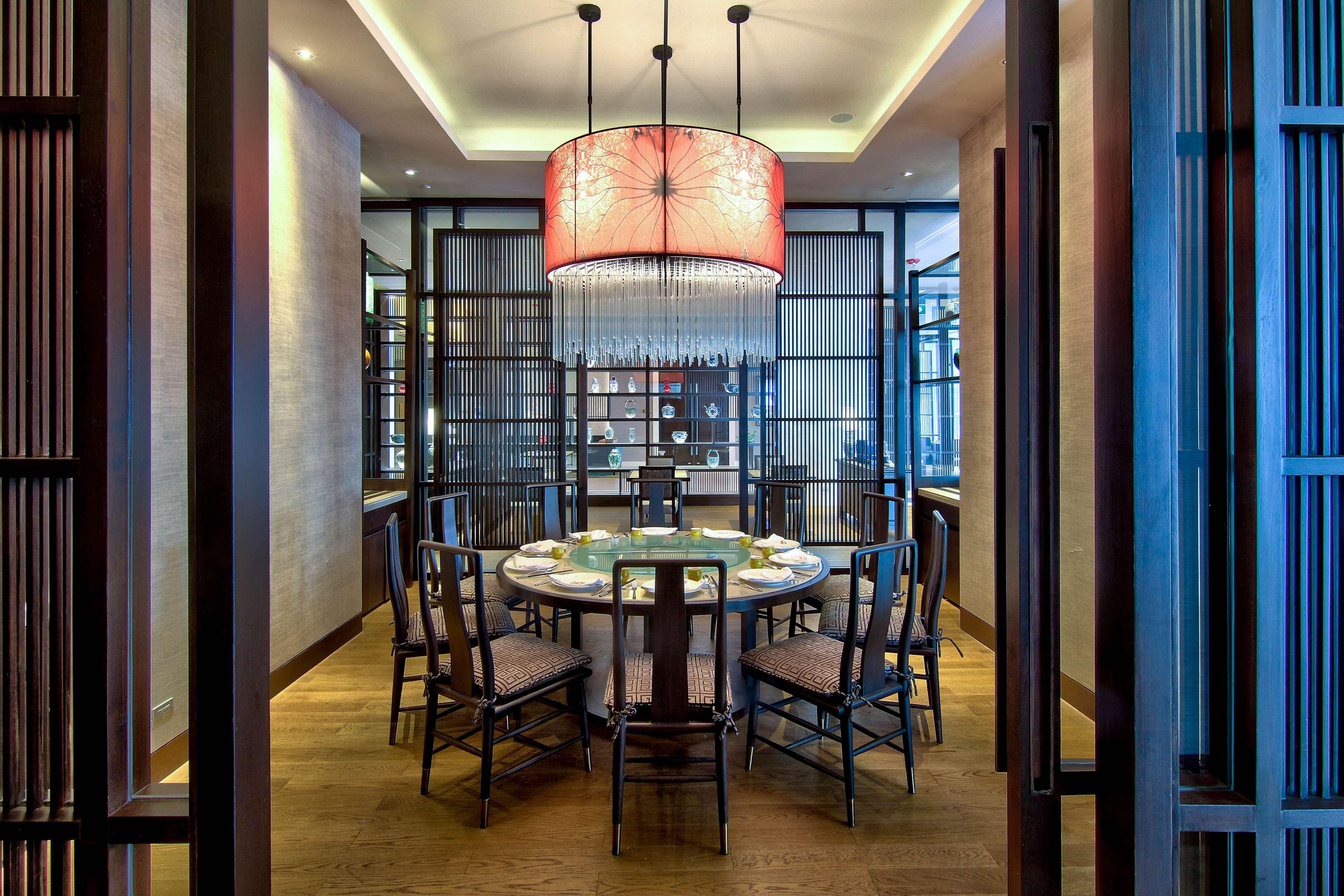 Radisson Blu Plaza 5*