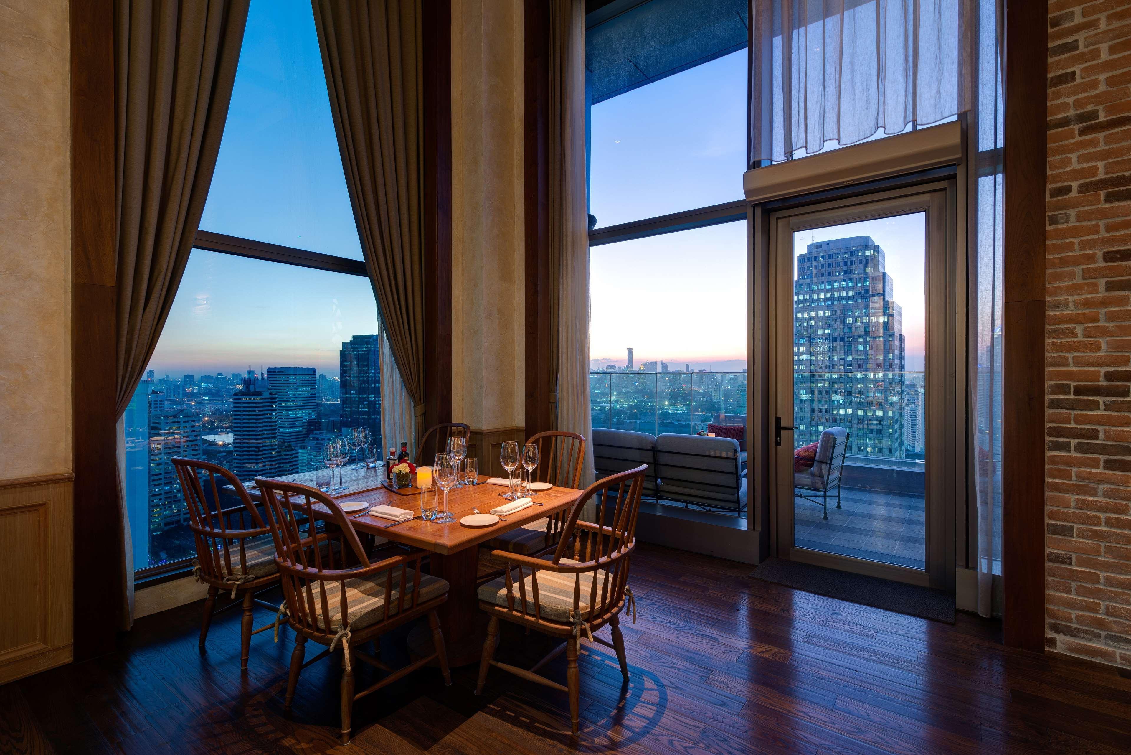 Hotel Radisson Blu Plaza 5*