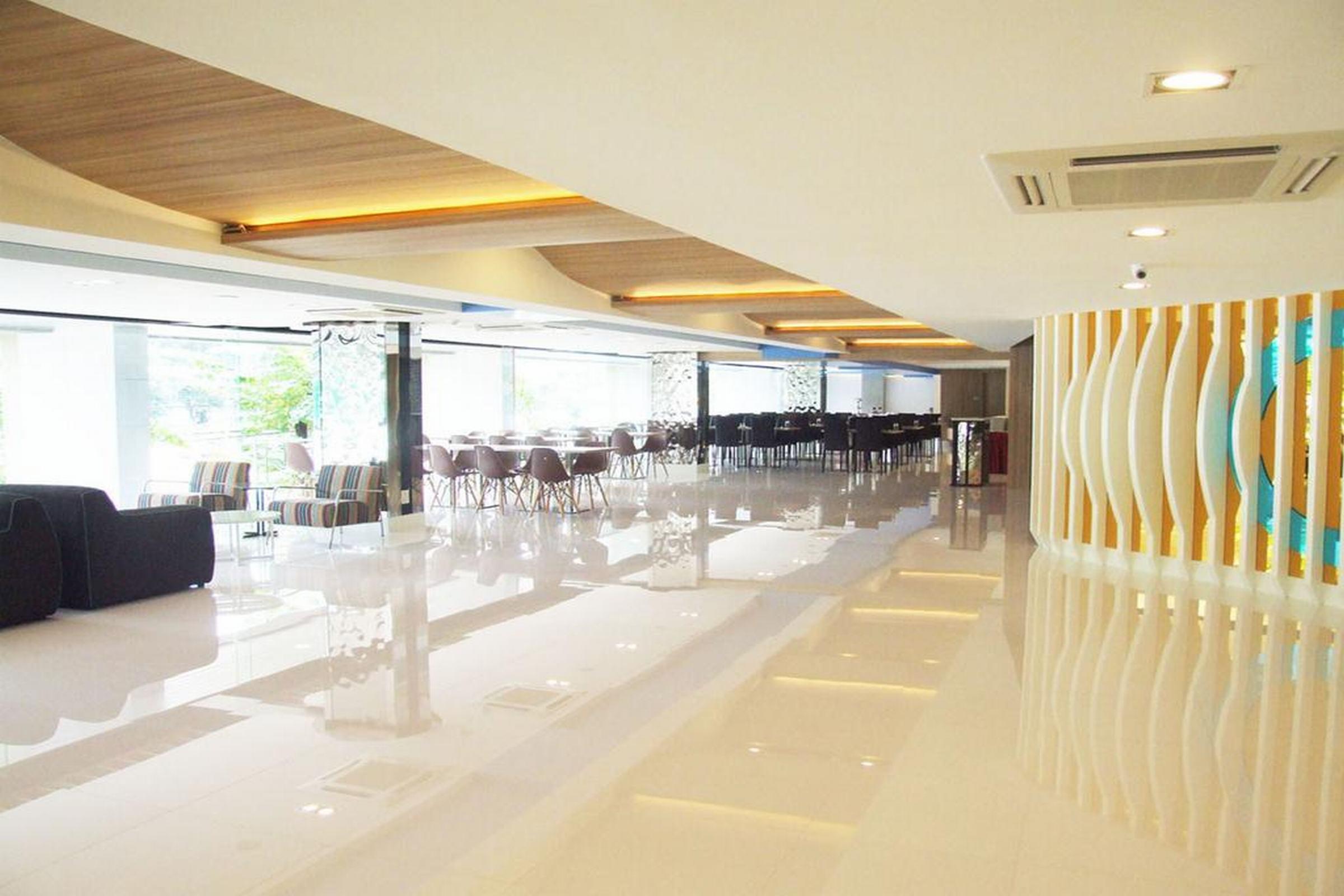 Grand Tower Sathorn Khách sạn 4*
