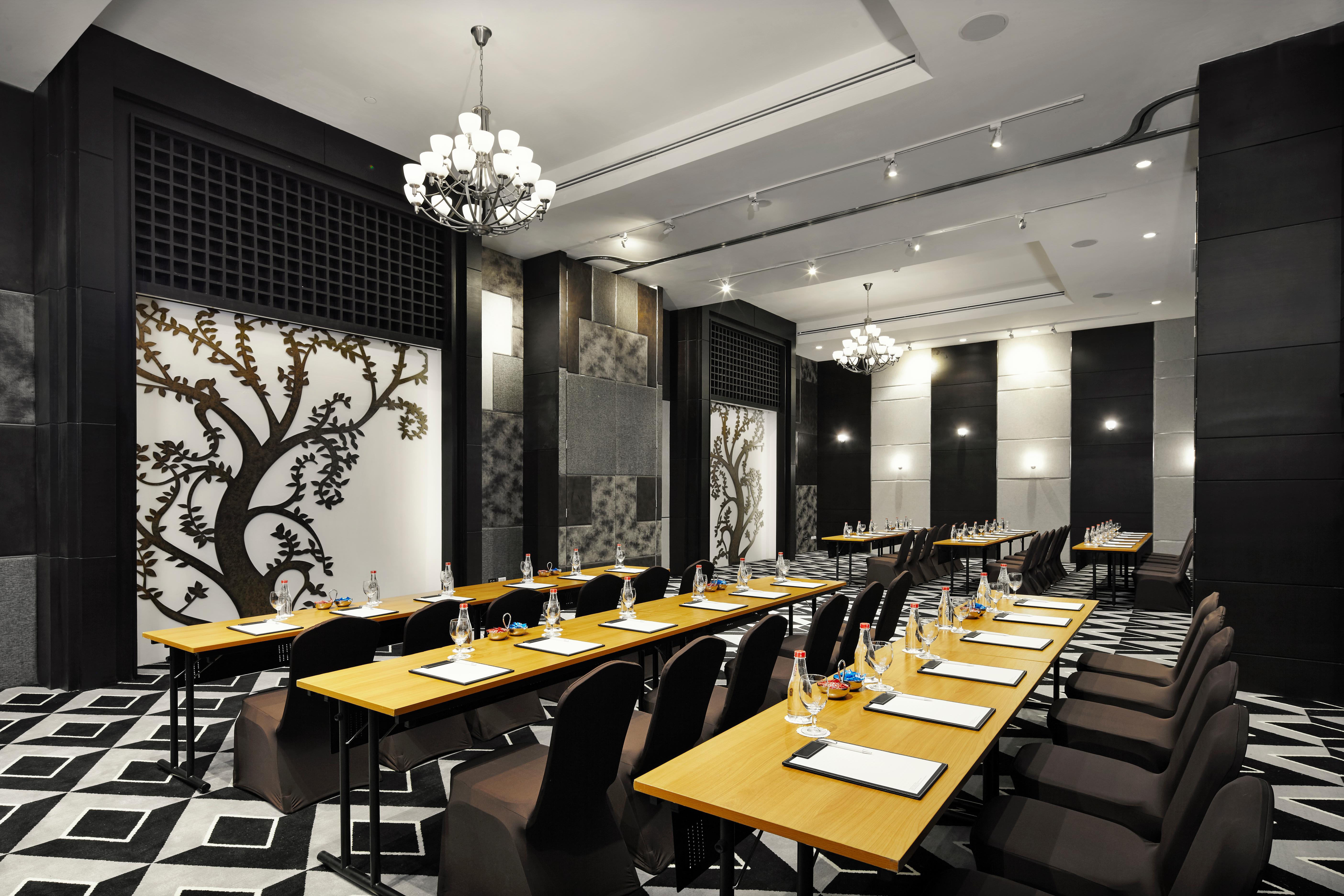 M\u00f6venpick Sukhumvit 15 Hotel